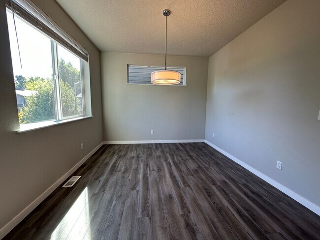 Building Photo - 9530 SW Anna Belle Ct
