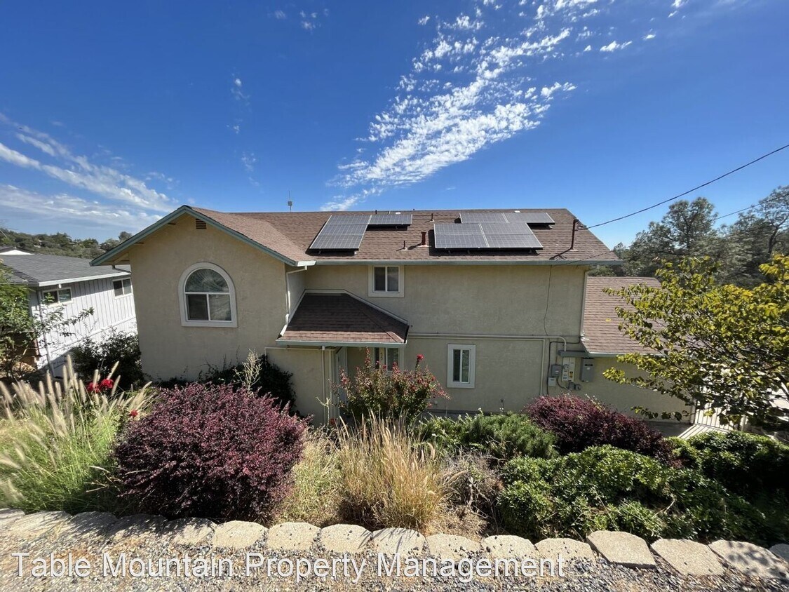 3 br, 2.5 bath House 355 Canyon Highland... House Rental in
