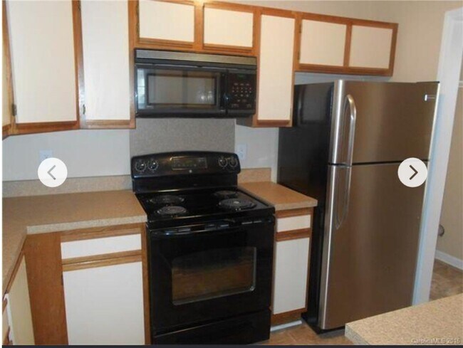 Foto del edificio - 6733 Bevington Ridge Rd