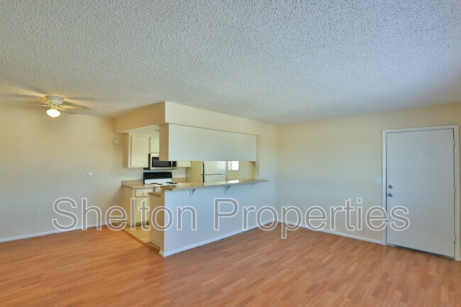Building Photo - 860 E Brown Rd