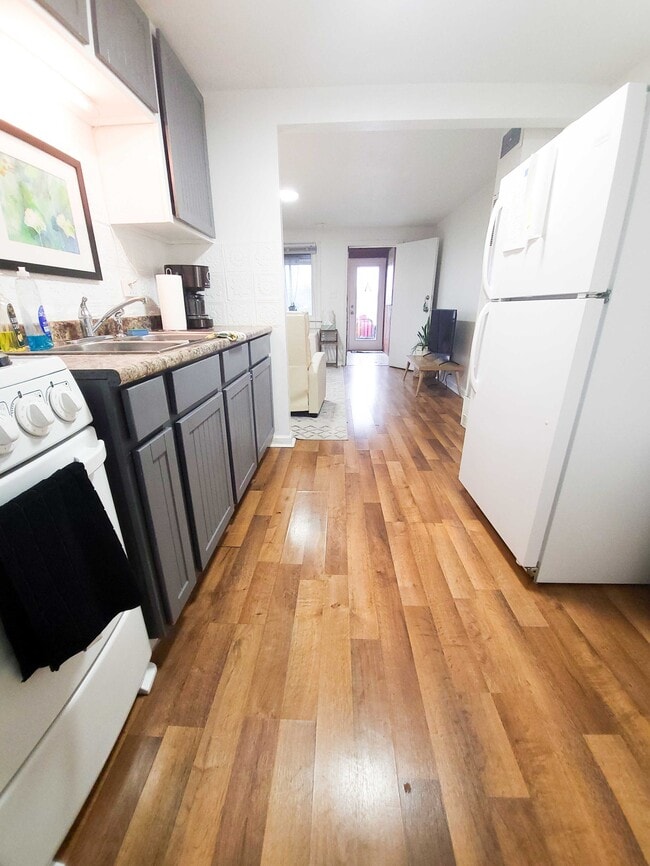 Building Photo - 2359 Old Iroquois Trl