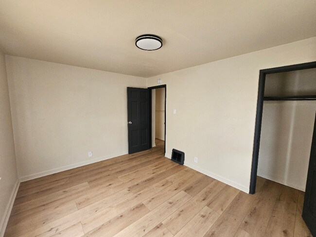 Building Photo - 6207 Fay Dr