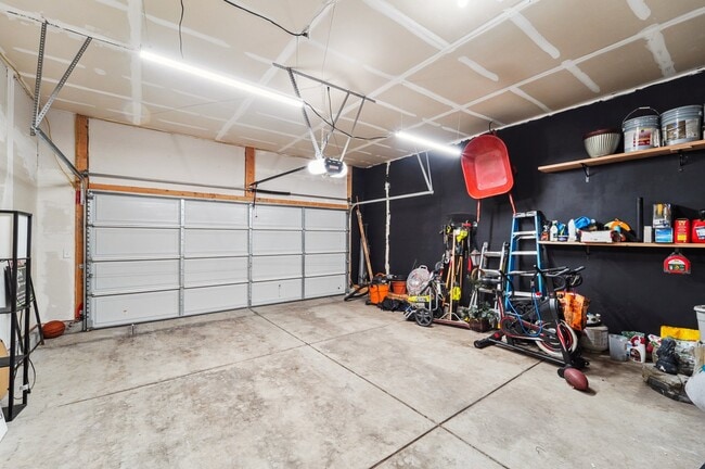 Building Photo - 166 Gem Way