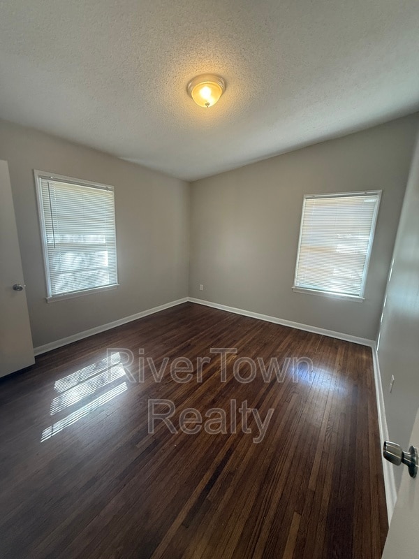 Foto del edificio - 3645 Hendricks Cove