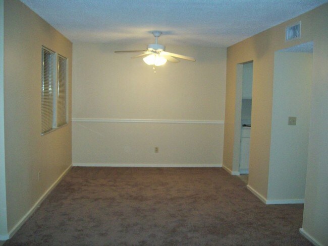 Building Photo - 2/2 in The Oaks PENDING LEASE