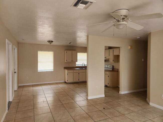 Foto del edificio - 14055 Caribbean Blvd