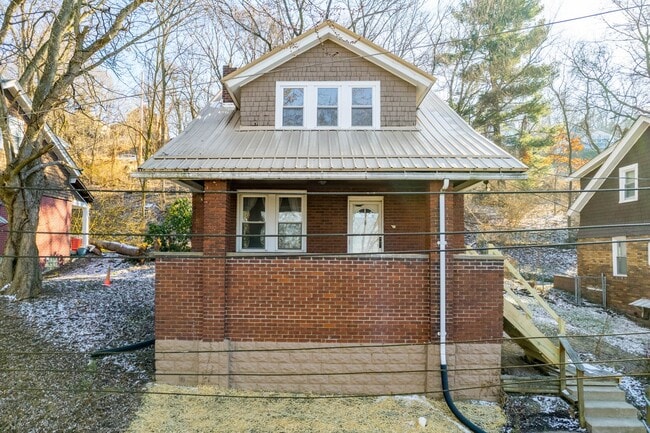 Photo - Stunning 3 bedroom home in Verona available April 15!