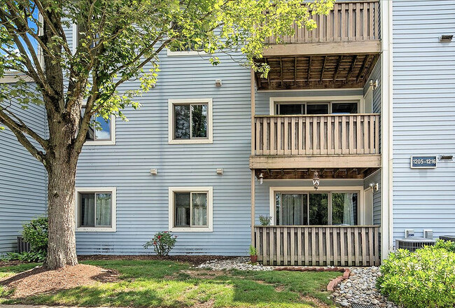 Exterior front view showing wood balcony. - 1206 Aspen Dr