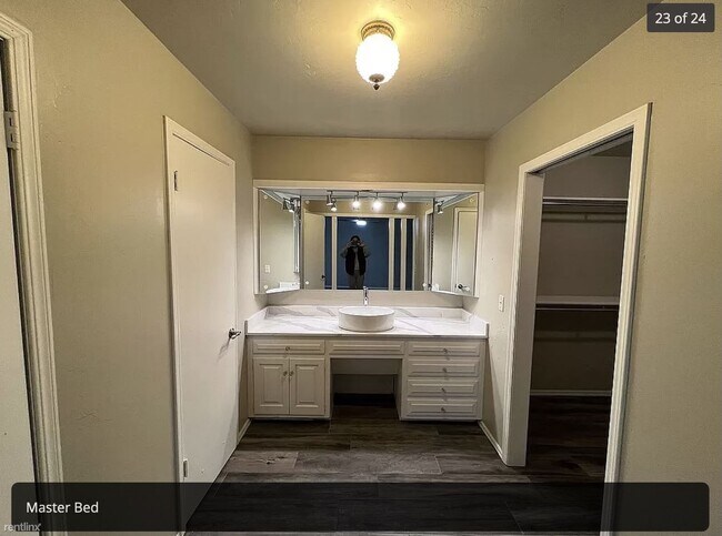 Foto del edificio - 3 br, 2.5 bath Duplex - 1508 Glenbrook Drive