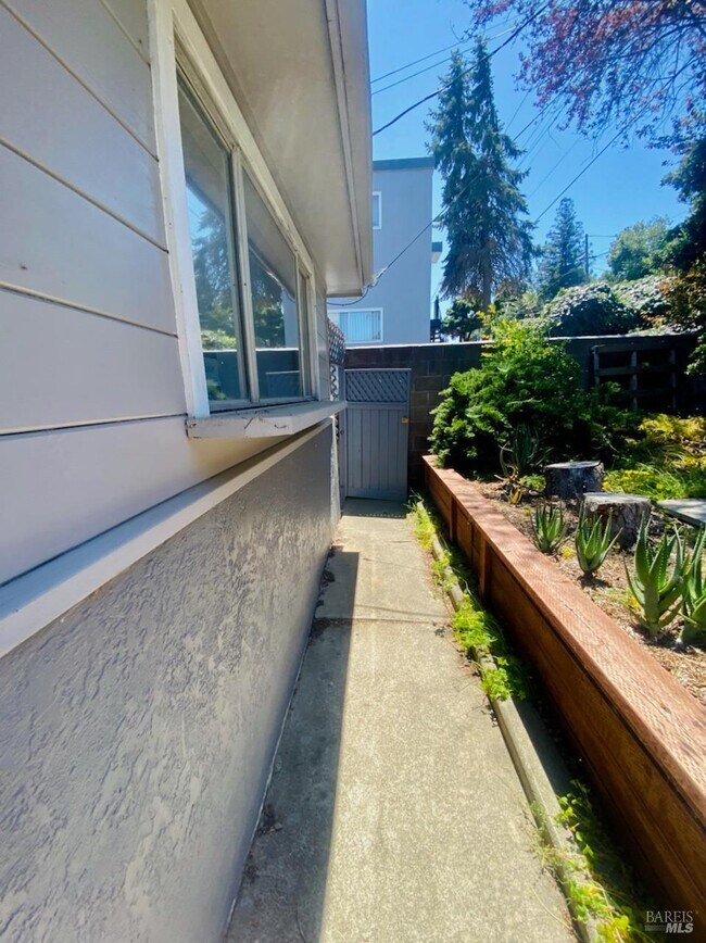 Foto del edificio - 1722 Santa Clara St