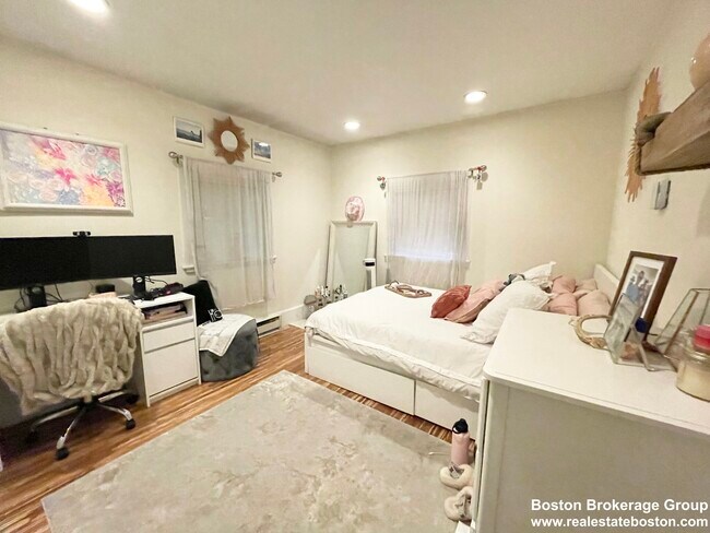 Foto del edificio - 392 E 8th St