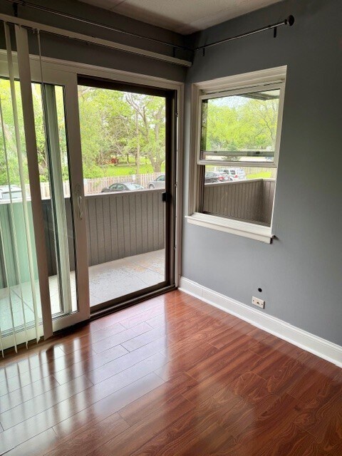 Foto del edificio - 564 Timber Ridge Dr