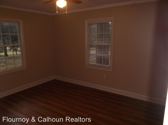 Foto del edificio - 3713 Woodland Dr