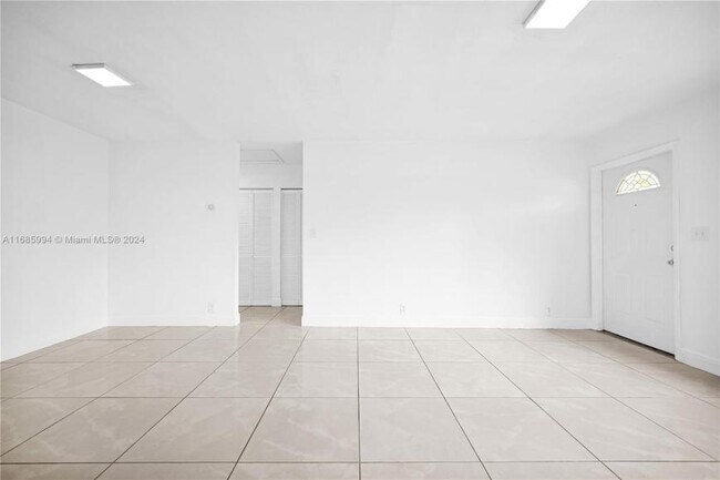 Foto del edificio - 3 bedroom in Miami Gardens FL 33055