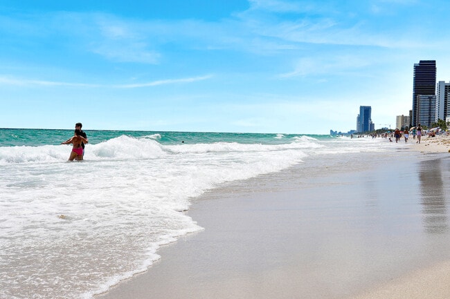 Foto del edificio - 3725 S Ocean Dr