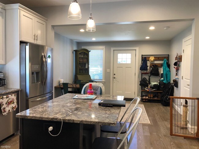 Foto del edificio - 2 br, 2 bath  - 35 Pope St Apt 1