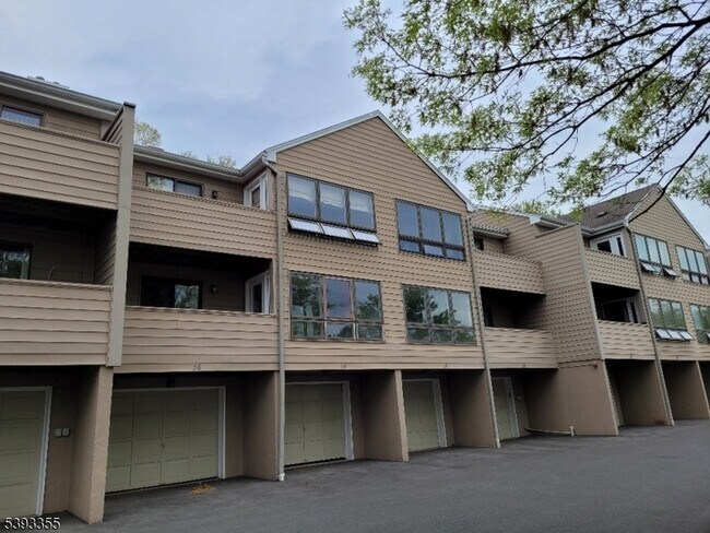 Foto del edificio - 28 Sunrise Dr