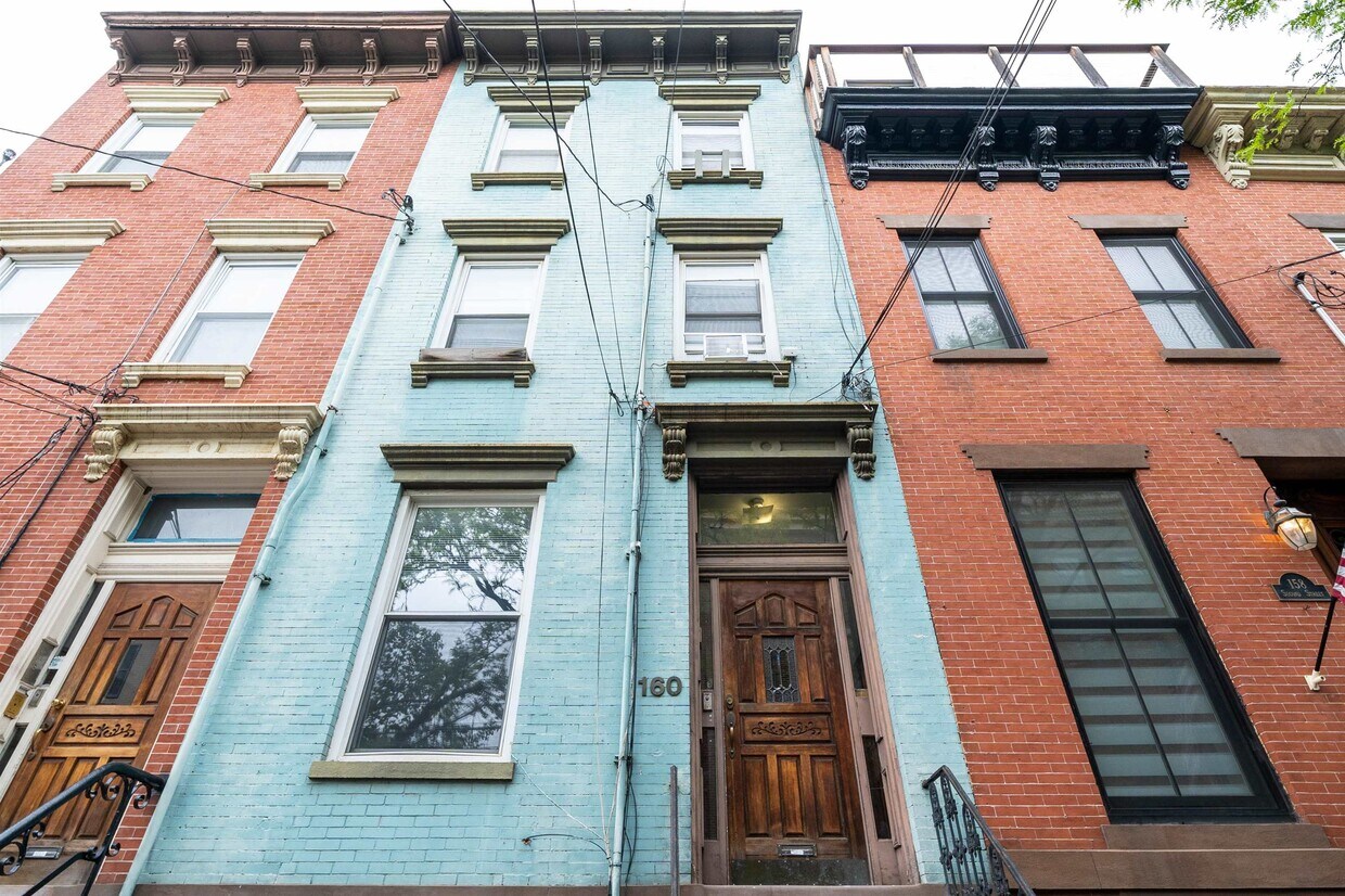 160 2nd St Unit 1, Hoboken, NJ 07030 Room for Rent in Hoboken, NJ