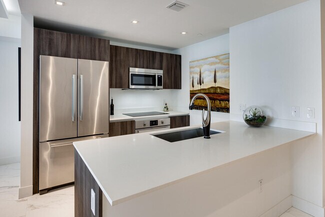 Foto del edificio - 488 NE 18th St