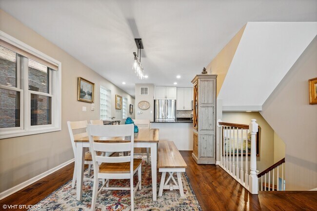 Building Photo - 3217 N Kenmore Ave