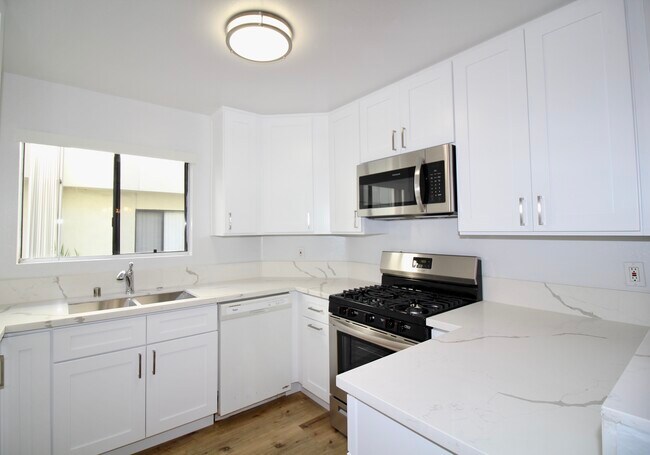 Foto del edificio - 1225 Stanley Ave