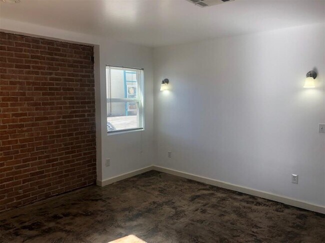 Building Photo - 2504 Algerian Way