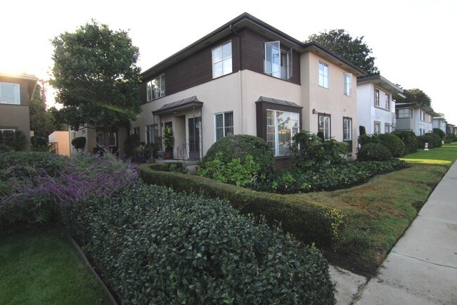 Building Photo - 3187 S Barrington Ave