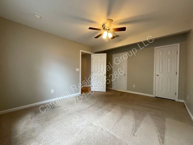 Building Photo - 15626 King Louis Ct
