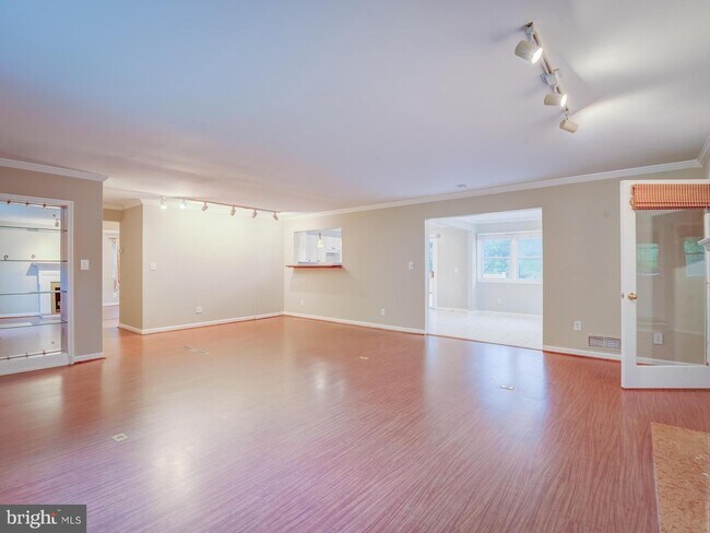 Building Photo - 3463 Washington Dr