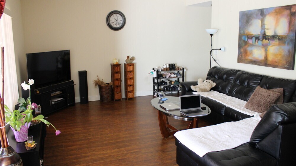 Foto principal - 2440 NW 33rd St