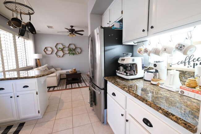 Building Photo - First time rental - 3 bed, 2 1/2 bath Park...