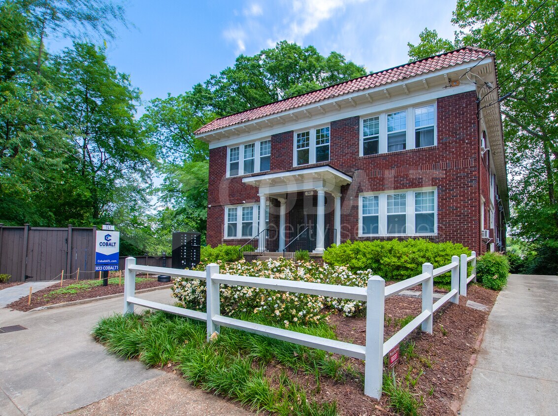 Primary Photo - Ponce Court Apartments