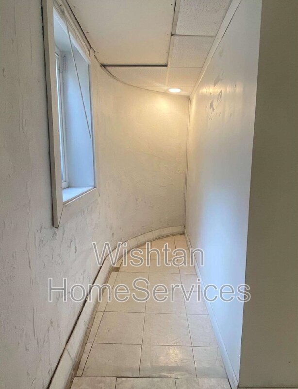 Foto del edificio - 224 W Carroll St