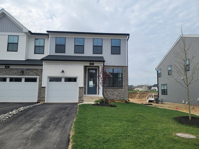 Photo - 357 Aspen Wy Townhome