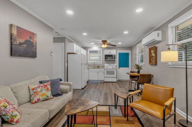 Building Photo - 230 Bermuda Dr