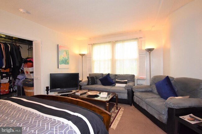 Foto del edificio - 3051 Idaho Ave NW