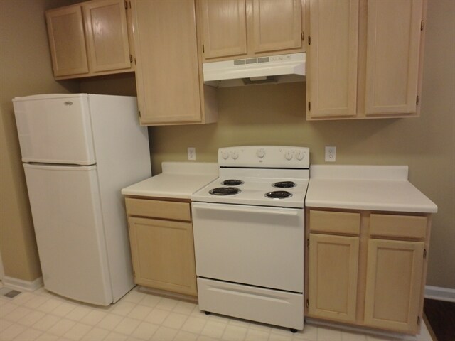 Building Photo - 8928 New Windsor place