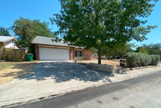 Building Photo - 7001 Spring Leaf