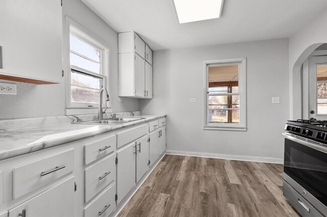 Cocina - 713 Evans Ave