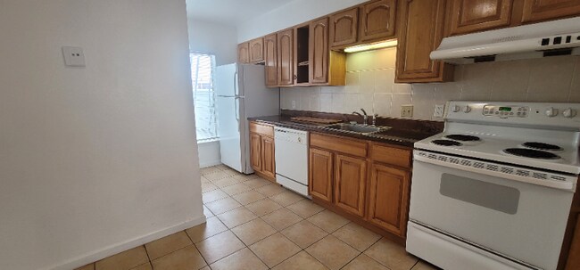 Building Photo - 1144 Taraval St