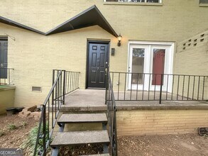 Building Photo - 411 10th St NE