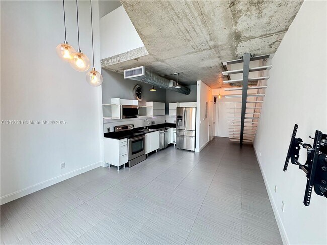 Building Photo - 690 SW 1st Ct