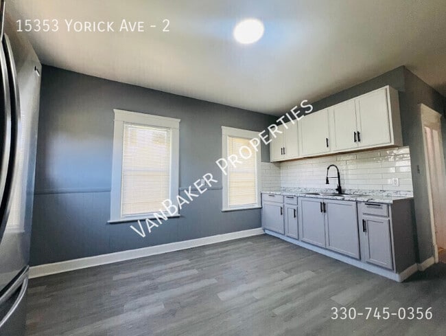 Building Photo - 15353 Yorick Ave