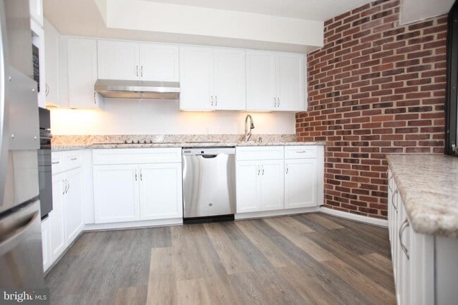 Building Photo - 1015 33rd St NW