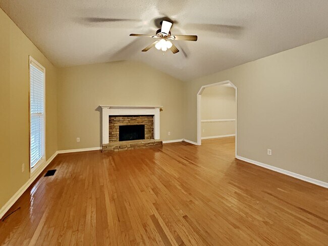 Building Photo - 100 Sadler Dr