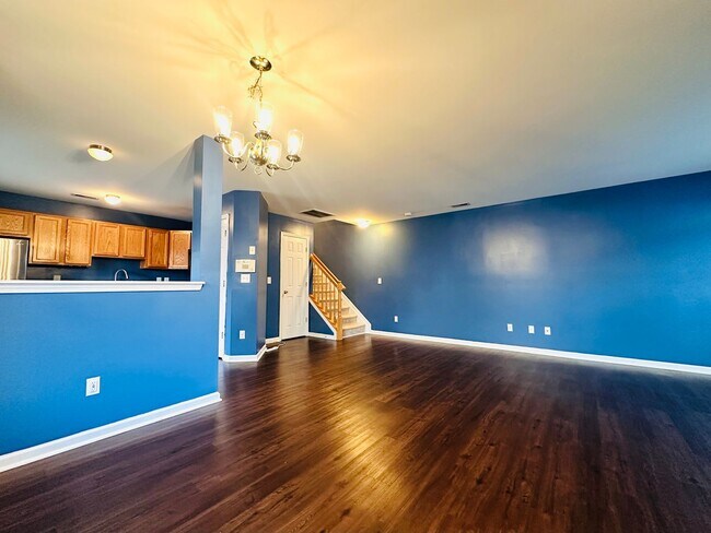 Building Photo - End-Unit 3BR Townhome Minutes to NCSU, Downtown & Crossroads