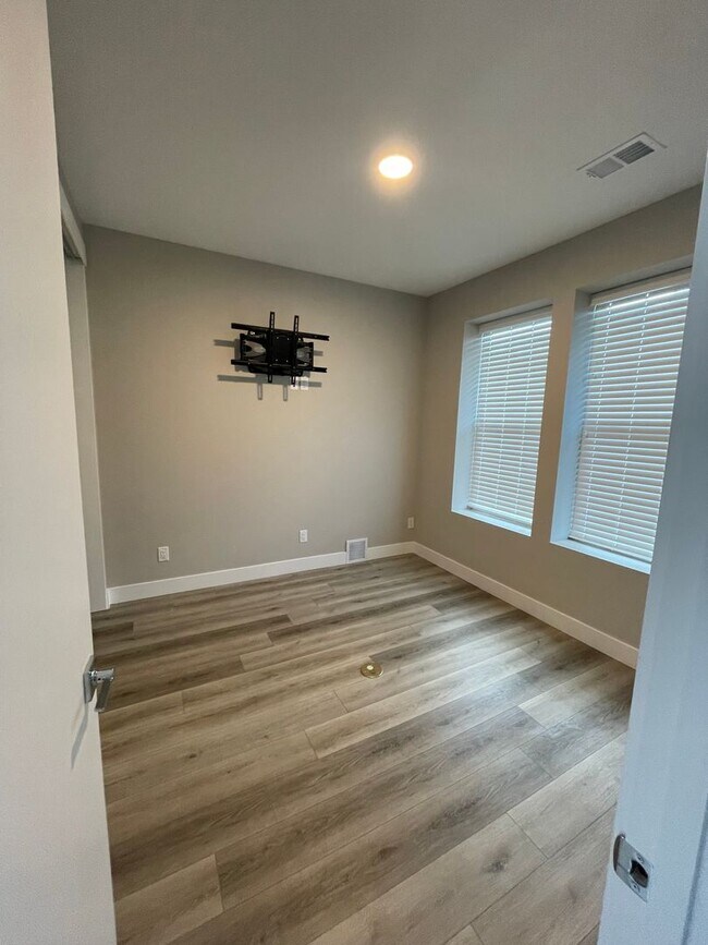Foto del edificio - Comfort and Convenience Await: Spacious 3-...