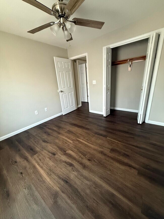 Foto del edificio - 706 Wilkes Dr