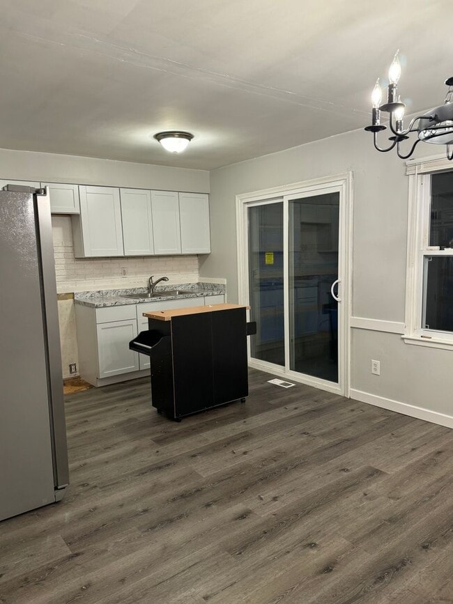 Building Photo - COZY COLONIAL HOME FOR LEASE!