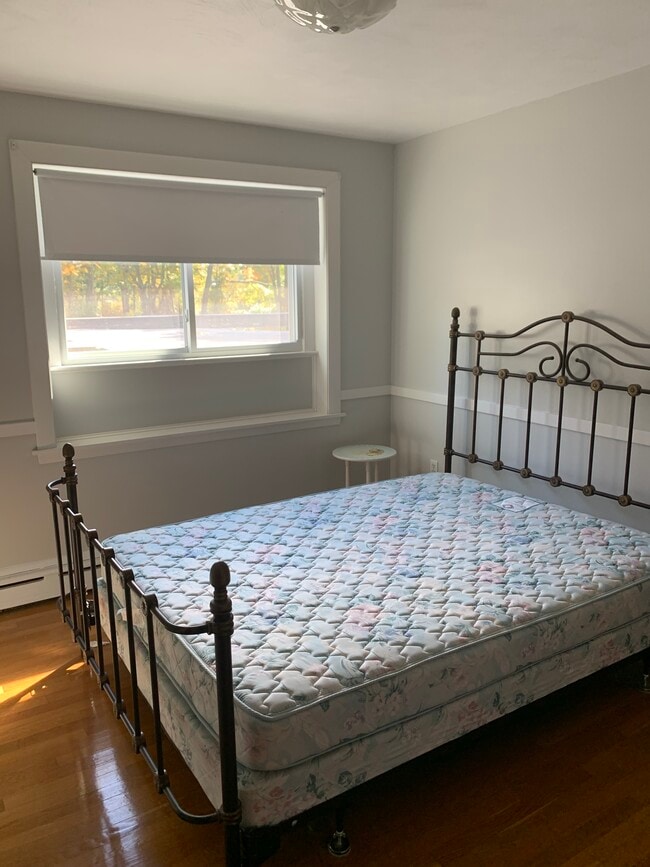 Building Photo - 166 White St